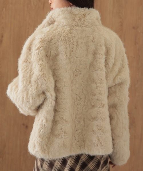 SUWDEE(スーディー)の「fur zip up short blouson(ブルゾン・レディース・アイボリー/グレー・FREE)」の13枚目の写真
