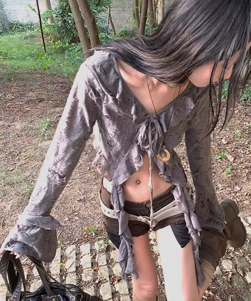 .KOM(ドットコム)の「A'GEM/9 × .kom 『.KOM/ドットケーオーエム』 Y2K Front Ribbon Fringe Top/Y2K フロントリボン フリンジトップス(Tシャツ/カットソー・レディース・ホワイト/ブラック/グレー・FREE)」の3枚目の写真