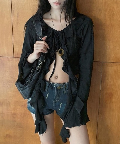 .KOM(ドットコム)の「A'GEM/9 × .kom 『.KOM/ドットケーオーエム』 Y2K Front Ribbon Fringe Top/Y2K フロントリボン フリンジトップス(Tシャツ/カットソー・レディース・ホワイト/ブラック/グレー・FREE)」の1枚目の写真