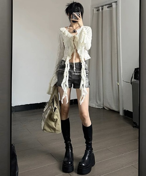 .KOM(ドットコム)の「A'GEM/9 × .kom 『.KOM/ドットケーオーエム』 Y2K Front Ribbon Fringe Top/Y2K フロントリボン フリンジトップス(Tシャツ/カットソー・レディース・ホワイト/ブラック/グレー・FREE)」の19枚目の写真