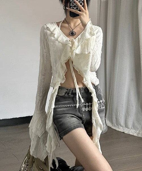 .KOM(ドットコム)の「A'GEM/9 × .kom 『.KOM/ドットケーオーエム』 Y2K Front Ribbon Fringe Top/Y2K フロントリボン フリンジトップス(Tシャツ/カットソー・レディース・ホワイト/ブラック/グレー・FREE)」の18枚目の写真