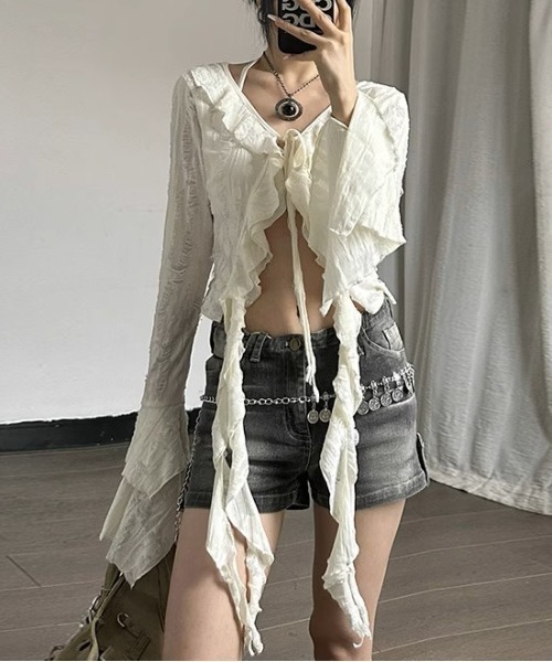 .KOM(ドットコム)の「A'GEM/9 × .kom 『.KOM/ドットケーオーエム』 Y2K Front Ribbon Fringe Top/Y2K フロントリボン フリンジトップス(Tシャツ/カットソー・レディース・ホワイト/ブラック/グレー・FREE)」の17枚目の写真