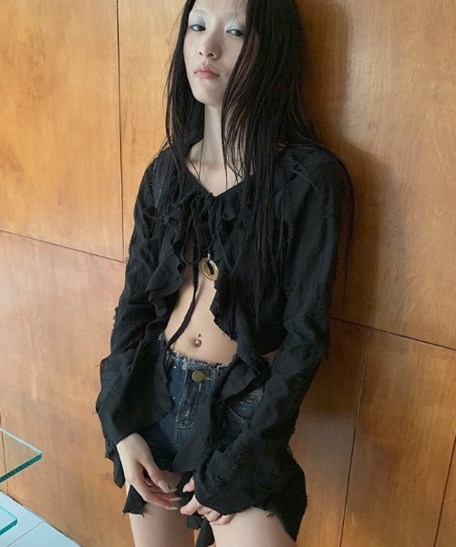 .KOM(ドットコム)の「A'GEM/9 × .kom 『.KOM/ドットケーオーエム』 Y2K Front Ribbon Fringe Top/Y2K フロントリボン フリンジトップス(Tシャツ/カットソー・レディース・ホワイト/ブラック/グレー・FREE)」の9枚目の写真