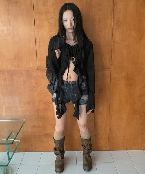 .KOM(ドットコム)の「A'GEM/9 × .kom 『.KOM/ドットケーオーエム』 Y2K Front Ribbon Fringe Top/Y2K フロントリボン フリンジトップス(Tシャツ/カットソー・レディース・ホワイト/ブラック/グレー・FREE)」の11枚目の写真