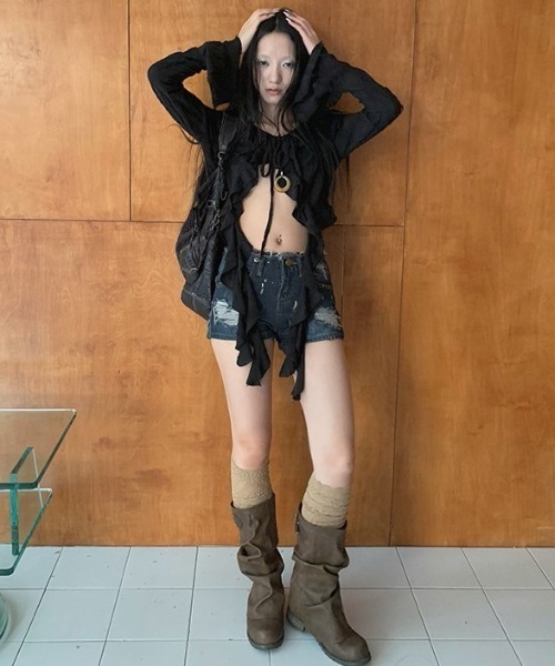 .KOM(ドットコム)の「A'GEM/9 × .kom 『.KOM/ドットケーオーエム』 Y2K Front Ribbon Fringe Top/Y2K フロントリボン フリンジトップス(Tシャツ/カットソー・レディース・ホワイト/ブラック/グレー・FREE)」の12枚目の写真