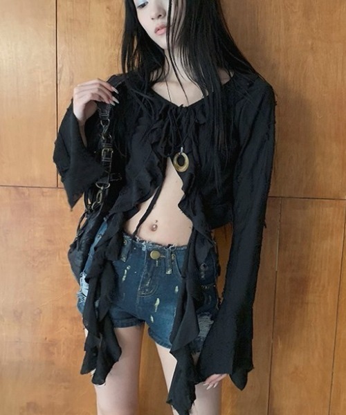 .KOM(ドットコム)の「A'GEM/9 × .kom 『.KOM/ドットケーオーエム』 Y2K Front Ribbon Fringe Top/Y2K フロントリボン フリンジトップス(Tシャツ/カットソー・レディース・ホワイト/ブラック/グレー・FREE)」の4枚目の写真