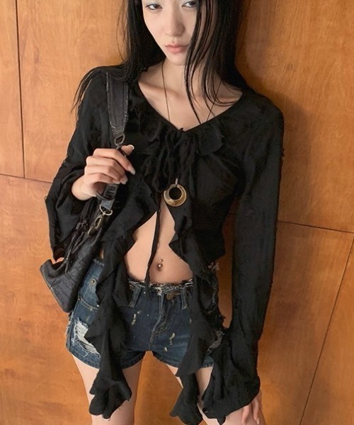 .KOM(ドットコム)の「A'GEM/9 × .kom 『.KOM/ドットケーオーエム』 Y2K Front Ribbon Fringe Top/Y2K フロントリボン フリンジトップス(Tシャツ/カットソー・レディース・ホワイト/ブラック/グレー・FREE)」の7枚目の写真