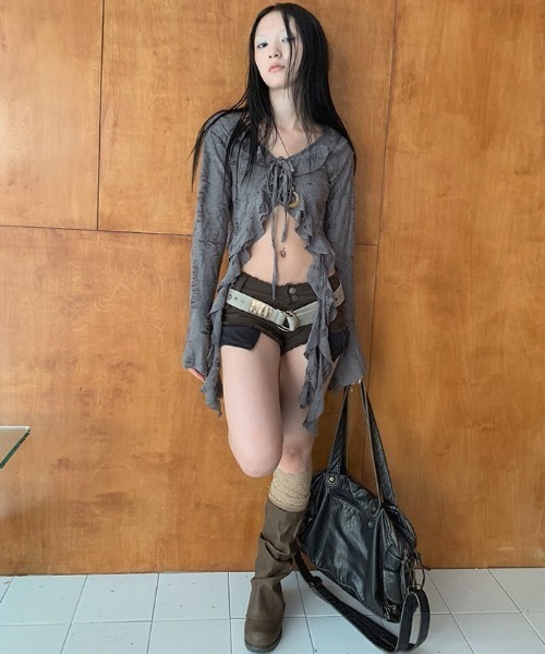 .KOM(ドットコム)の「A'GEM/9 × .kom 『.KOM/ドットケーオーエム』 Y2K Front Ribbon Fringe Top/Y2K フロントリボン フリンジトップス(Tシャツ/カットソー・レディース・ホワイト/ブラック/グレー・FREE)」の22枚目の写真