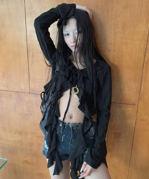 .KOM(ドットコム)の「A'GEM/9 × .kom 『.KOM/ドットケーオーエム』 Y2K Front Ribbon Fringe Top/Y2K フロントリボン フリンジトップス(Tシャツ/カットソー・レディース・ホワイト/ブラック/グレー・FREE)」の6枚目の写真