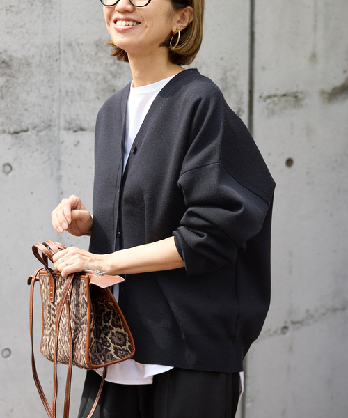 FRAMeWORK（フレームワーク）の「≪手洗い可≫フォルムカーディガン（カーディガン/ボレロ・レディース・スミクロ/チャコールグレー/ブルー・FREE）」の2枚目の写真