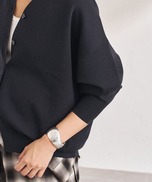 FRAMeWORK（フレームワーク）の「≪手洗い可≫フォルムカーディガン（カーディガン/ボレロ・レディース・スミクロ/チャコールグレー/ブルー・FREE）」の22枚目の写真