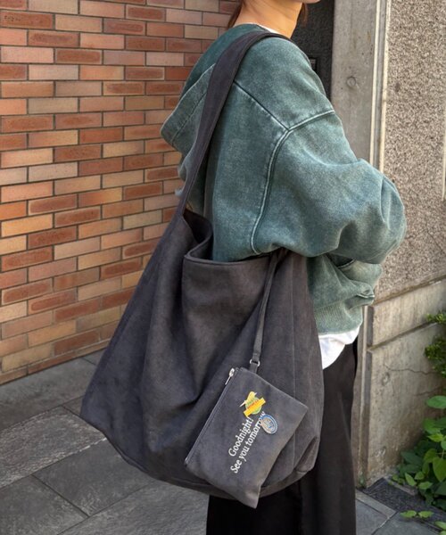 CIAOPANIC TYPY（チャオパニックティピー）の「【UNISEX】ポーチ付きスエードショルダーバッグ（トートバッグ・レディース・ブラウン/ベージュ/チャコールグレー・ONE SIZE）」の4枚目の写真