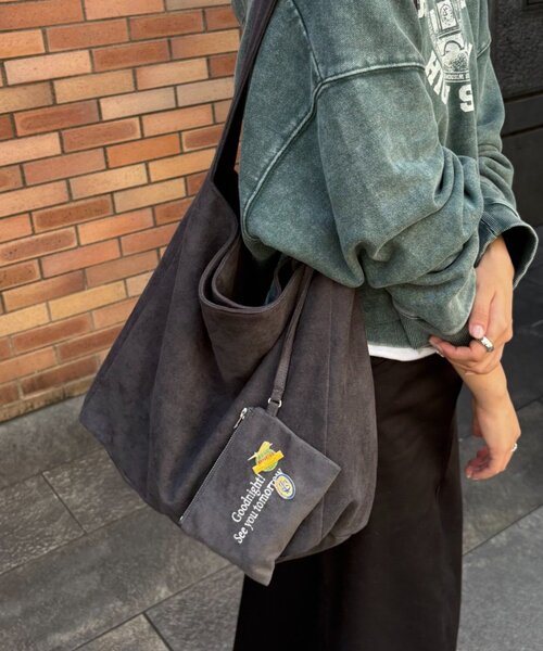 CIAOPANIC TYPY（チャオパニックティピー）の「【UNISEX】ポーチ付きスエードショルダーバッグ（トートバッグ・レディース・ブラウン/ベージュ/チャコールグレー・ONE SIZE）」の5枚目の写真