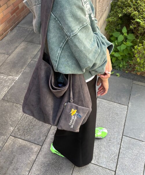 CIAOPANIC TYPY（チャオパニックティピー）の「【UNISEX】ポーチ付きスエードショルダーバッグ（トートバッグ・レディース・ブラウン/ベージュ/チャコールグレー・ONE SIZE）」の6枚目の写真
