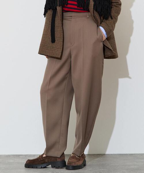 Liesse（リエス）の「ハイウエストカーブゼンタープレスパンツ（その他パンツ・レディース・カーキ/ブラック・3/2）」の2枚目の写真