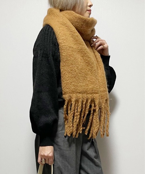 Fizz（フィズ）の「バルキー太フリンジマフラー（マフラー・レディース・ベージュ・FREE）」の2枚目の写真