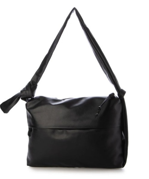 CACHELLIE(カシェリエ)の「PUFF HANDLE SHOULDER BAG(ショルダーバッグ・レディース・ベージュ/ブラック・FREE)」の1枚目の写真