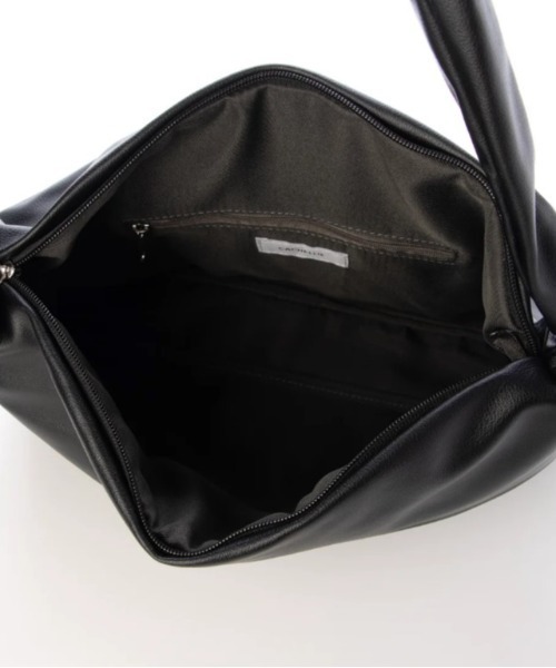 CACHELLIE(カシェリエ)の「PUFF HANDLE SHOULDER BAG(ショルダーバッグ・レディース・ベージュ/ブラック・FREE)」の4枚目の写真