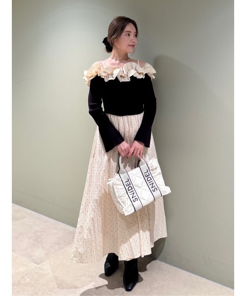 LILY BROWN(リリーブラウン)の「フリルカラーニットコンビワンピース(ワンピース・レディース・ドット/ブルー/ブラック/グレー・F)」の5枚目の写真