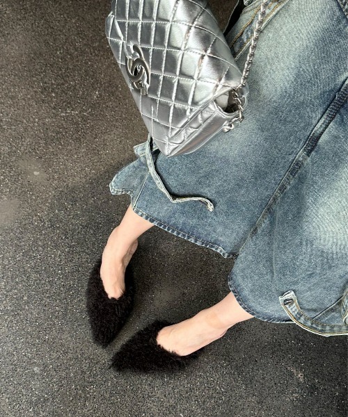 Maison Calme（メゾンカルム）の「シャギーファー ポインテッドトゥ ミュールサンダル　ふわふわシャギー　【ローヒール】（パンプス・レディース・ブラック/アイボリー/ブラウン・M/L）」の13枚目の写真