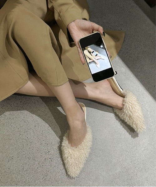 Maison Calme（メゾンカルム）の「シャギーファー ポインテッドトゥ ミュールサンダル　ふわふわシャギー　【ローヒール】（パンプス・レディース・ブラック/アイボリー/ブラウン・M/L）」の9枚目の写真