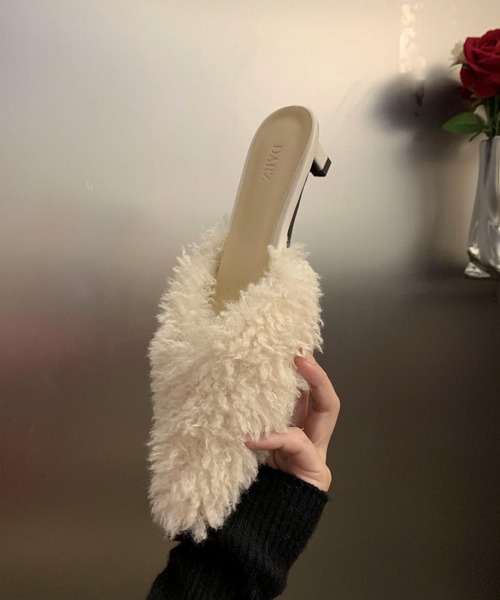 Maison Calme（メゾンカルム）の「シャギーファー ポインテッドトゥ ミュールサンダル　ふわふわシャギー　【ローヒール】（パンプス・レディース・ブラック/アイボリー/ブラウン・M/L）」の10枚目の写真