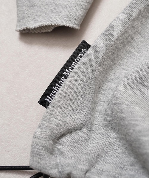 #MEMORY（メモリー）の「【MEMORY】［セットアップ対応］I LOVE ME ワンショルダー スウェット / I LOVE ME One-Shoulder Sweatshirt（スウェット・レディース・ブラック/グレー・FREE）」の6枚目の写真