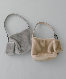 duei（デュイ）の「フェイクファースクエアショルダーバッグ / ファーポーチ付き（ショルダーバッグ）」