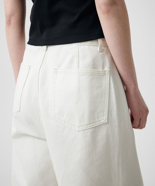 MUSINSA STANDARD WOMAN（ムシンサスタンダードウーマン）の「ウィメンズツイストセミバルーンデニムパンツ[クリーム]（デニムパンツ・レディース・その他・29/30/24/25/26/27/28）」の5枚目の写真