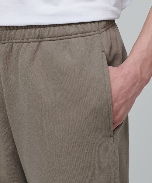 MUSINSA STANDARD(ムシンサスタンダード)の「ヘビーウェイトスウェットパンツ【ダスティベージュ】(スウェットパンツ・メンズ・その他・SMALL/MEDIUM/LARGE/X-LARGE)」の4枚目の写真