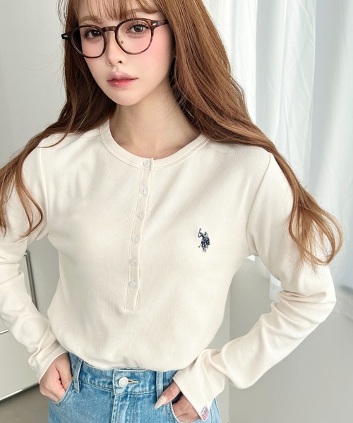 U.S. POLO ASSN.（ユーエスポロアッスン）の「U.S.POLO ASSN.ワンポイント刺繍長袖テレコリブヘンリーネックプルオーバー（Tシャツ/カットソー・レディース・ネイビー/杢グレー/アイボリー/ブラック・L/M）」の2枚目の写真