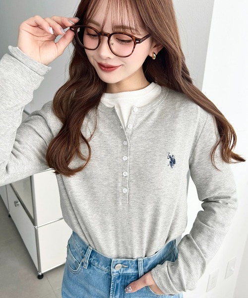 U.S. POLO ASSN.（ユーエスポロアッスン）の「U.S.POLO ASSN.ワンポイント刺繍長袖テレコリブヘンリーネックプルオーバー（Tシャツ/カットソー・レディース・ネイビー/杢グレー/アイボリー/ブラック・L/M）」の16枚目の写真