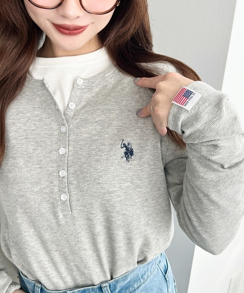 U.S. POLO ASSN.（ユーエスポロアッスン）の「U.S.POLO ASSN.ワンポイント刺繍長袖テレコリブヘンリーネックプルオーバー（Tシャツ/カットソー・レディース・ネイビー/杢グレー/アイボリー/ブラック・L/M）」の17枚目の写真