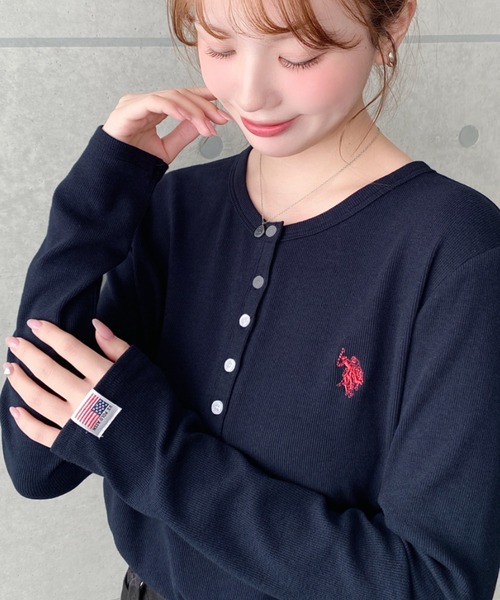 U.S. POLO ASSN.（ユーエスポロアッスン）の「U.S.POLO ASSN.ワンポイント刺繍長袖テレコリブヘンリーネックプルオーバー（Tシャツ/カットソー・レディース・ネイビー/杢グレー/アイボリー/ブラック・L/M）」の13枚目の写真