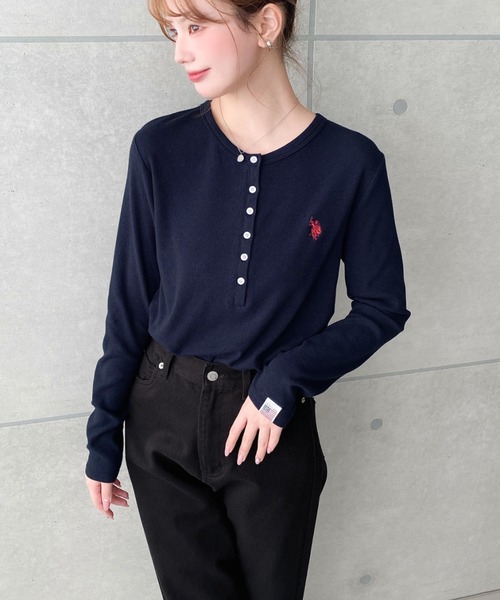 U.S. POLO ASSN.（ユーエスポロアッスン）の「U.S.POLO ASSN.ワンポイント刺繍長袖テレコリブヘンリーネックプルオーバー（Tシャツ/カットソー・レディース・ネイビー/杢グレー/アイボリー/ブラック・L/M）」の7枚目の写真