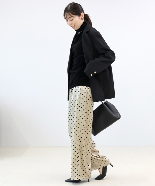Aletta vita(アレッタビータ)の「ドットサテンイージーワイドパンツ(その他パンツ・レディース・ベージュ/チャコール・M)」の15枚目の写真