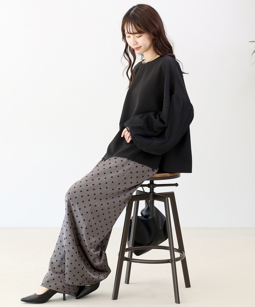 Aletta vita(アレッタビータ)の「ドットサテンイージーワイドパンツ(その他パンツ・レディース・ベージュ/チャコール・M)」の9枚目の写真