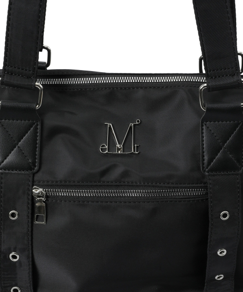 MUCENT(ムセント)の「ドホメタルロゴ4ウェイパンチアイレットトートバッグ 男女共用(トートバッグ・レディース・ブラック・FREE)」の3枚目の写真