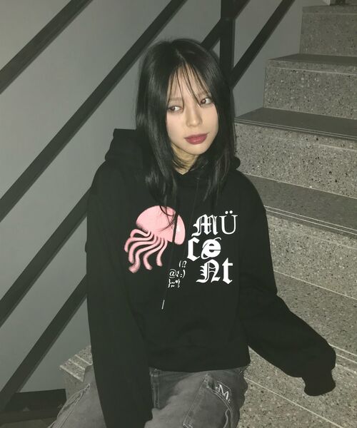 MUCENT(ムセント)の「ジェリーフィッシュ フードパーカー (男女共用)(パーカー・レディース・ブラック・SMALL/LARGE)」の3枚目の写真
