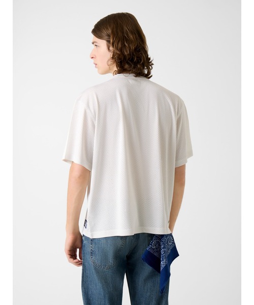 GUESS JEANS(ゲスジーンズ)の「GUESS JEANS Short Sleeves Boxy Cropped Mesh Jersey Tシャツ メッシュ(Tシャツ/カットソー・メンズ・ホワイト・MEDIUM/X-LARGE/SMALL/LARGE)」の2枚目の写真