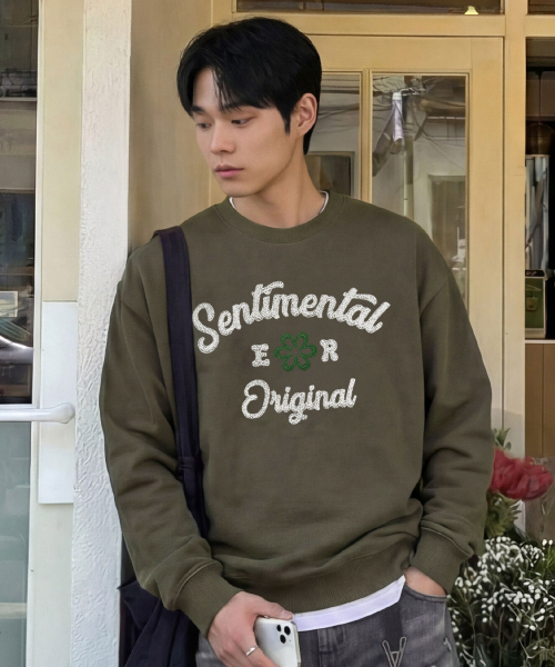 ECORR(エコル)の「クローバー刺繍スウェットシャツ_カーキ(スウェット・レディース・その他・1/2/3/0)」の1枚目の写真