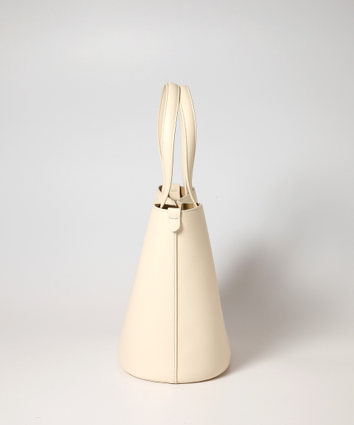 YELLOWSTONE(イエローストーン)の「Vegan leather Handle Bucket bag - Ivory(トートバッグ・レディース・その他・FREE)」の4枚目の写真