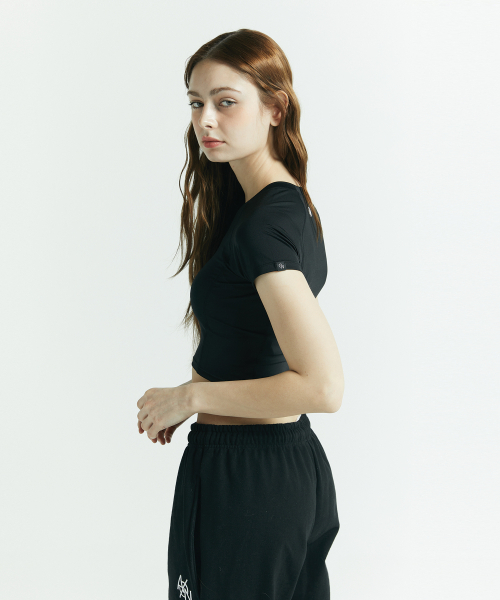 AINIFFON(アインイプオン)の「エアクーリングショートスリーブクロップトップブラック(Tシャツ/カットソー・レディース・ブラック・SMALL/MEDIUM/LARGE)」の1枚目の写真