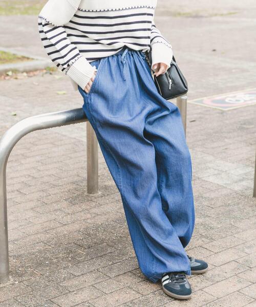 ITEMS URBANRESEARCH（アイテムズ アーバンリサーチ）の「デニムイージーパンツ（その他パンツ・レディース・ブルー/ワンウォッシュ・FREE）」の3枚目の写真