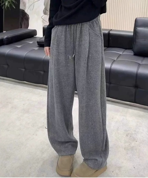 WEGO（ウィゴー）の「WEGO/ラメ入りゆったりワイドシルエットスウェットパンツ（その他パンツ・レディース・グレー/ブラック・LARGE/MEDIUM）」の3枚目の写真