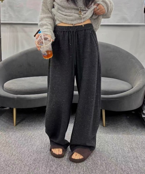 WEGO（ウィゴー）の「WEGO/ラメ入りゆったりワイドシルエットスウェットパンツ（その他パンツ・レディース・グレー/ブラック・LARGE/MEDIUM）」の6枚目の写真