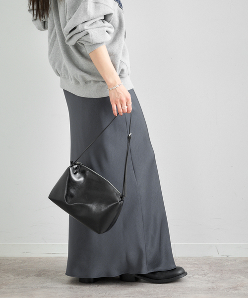 U by SPICK&SPAN（ユーバイスピックアンドスパン）の「サテンロングスカート（スカート・レディース・チャコールグレー/White・FREE）」の5枚目の写真