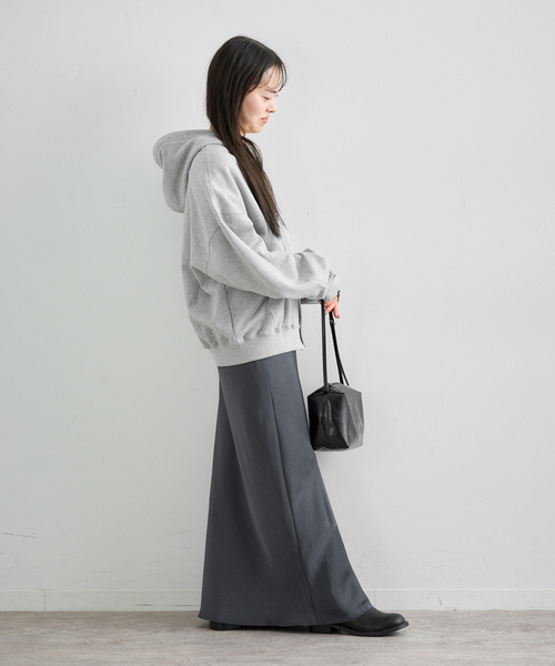 U by SPICK&SPAN（ユーバイスピックアンドスパン）の「サテンロングスカート（スカート・レディース・チャコールグレー/White・FREE）」の11枚目の写真
