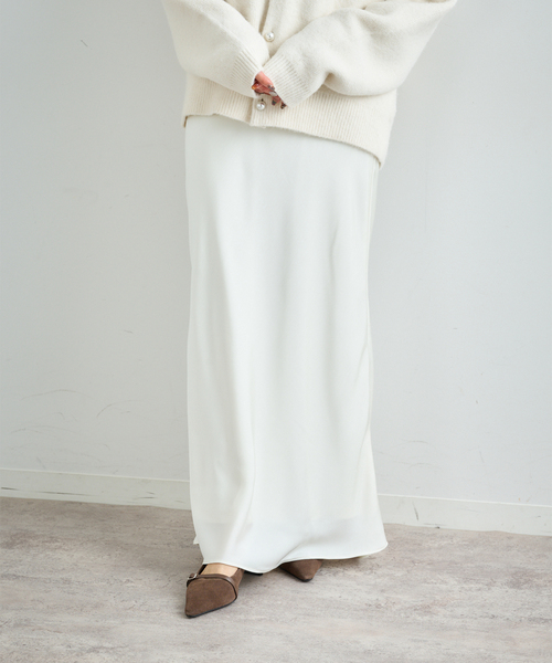 U by SPICK&SPAN（ユーバイスピックアンドスパン）の「サテンロングスカート（スカート・レディース・チャコールグレー/White・FREE）」の16枚目の写真