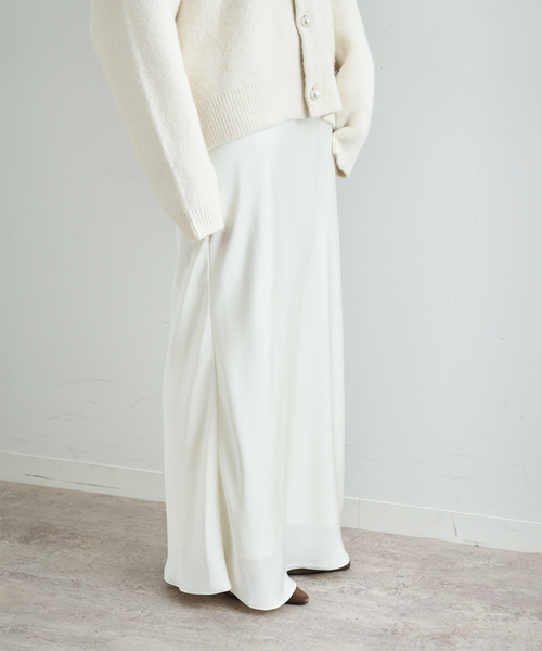 U by SPICK&SPAN（ユーバイスピックアンドスパン）の「サテンロングスカート（スカート・レディース・チャコールグレー/White・FREE）」の21枚目の写真